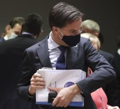 Rutte masked 3